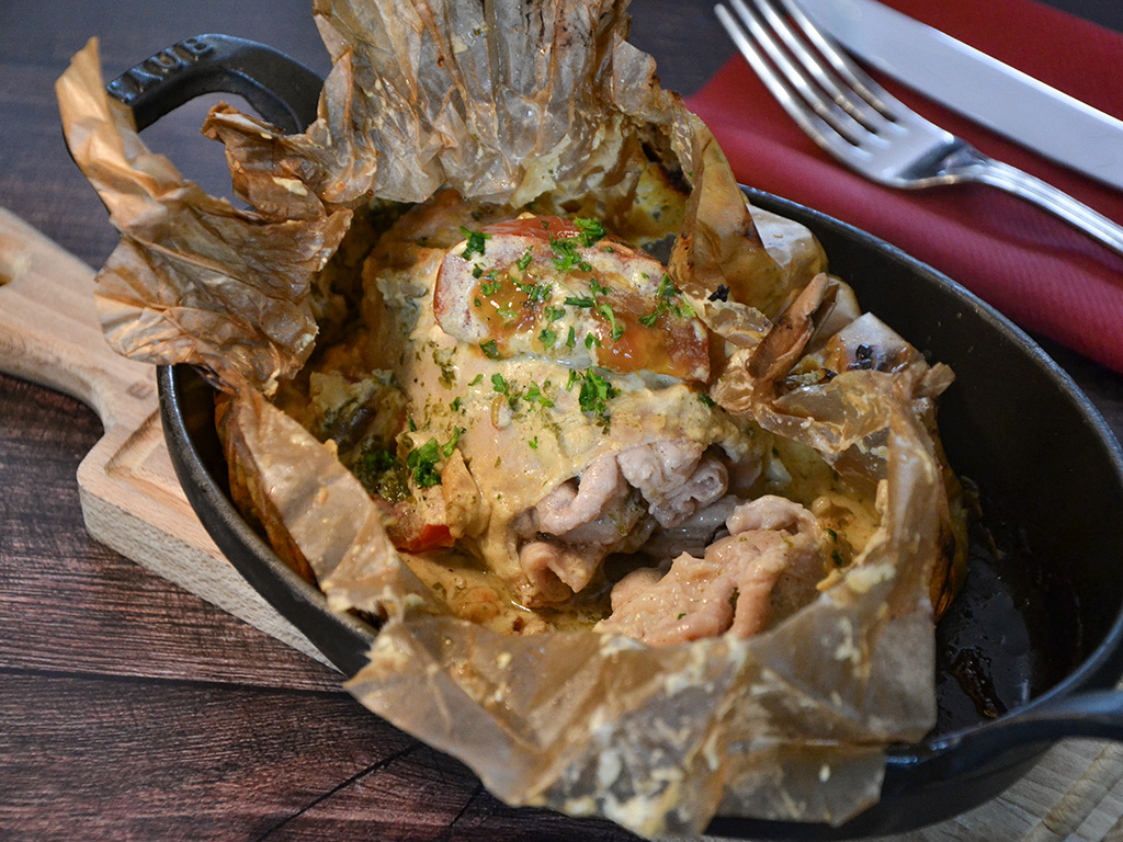 Andouillette en papillote moutarde et vin blanc