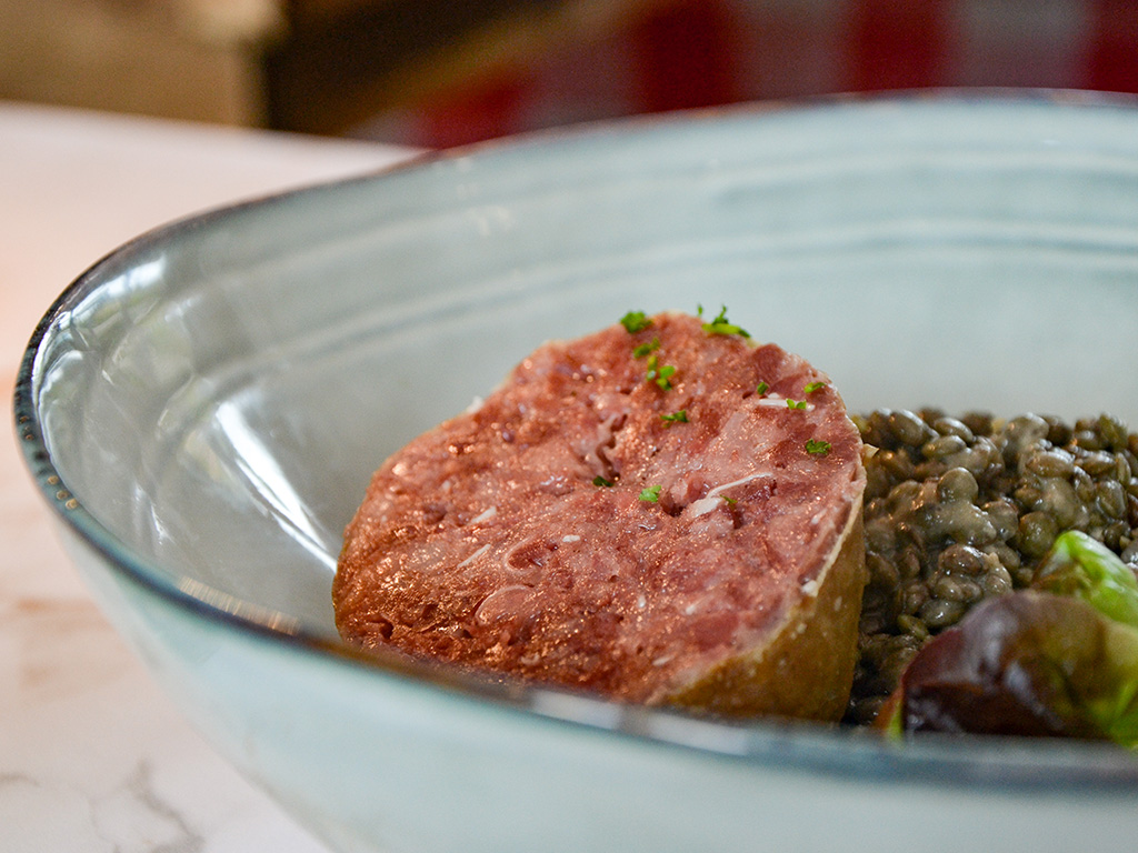 Assiette de sabodet aux lentilles